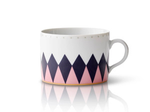 Фарфоровая чашка с блюдцем