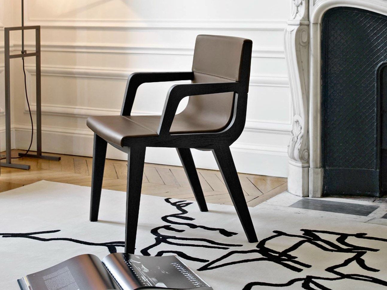 Стул из массива дерева с подлокотниками Maxalto Акант ARCH-00063964