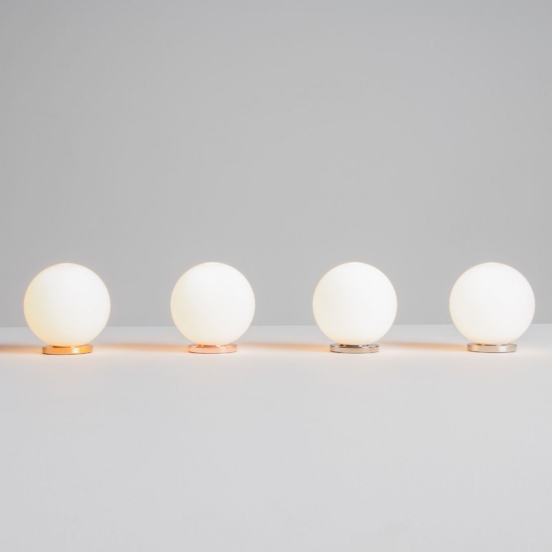 Светодиодная настольная лампа из дутого стекла FontanaArte безделушка ARCH-00109105 - Вид №1