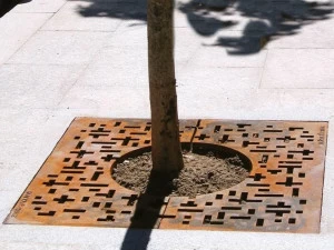 URBIDERMIS Решетка для дерева чугунная