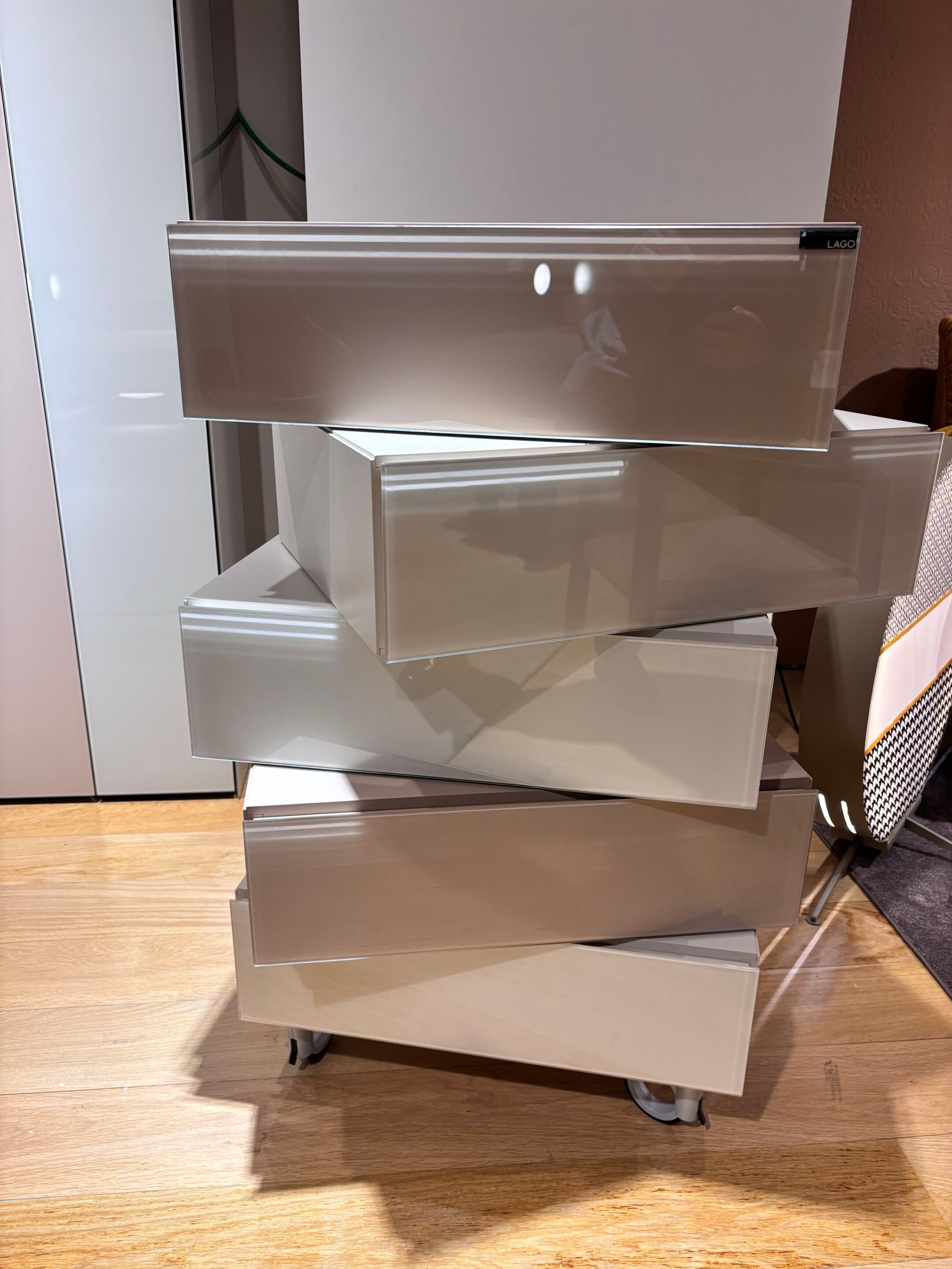 Комод на колесах In Stock озеро ARCH-00141294 - Вид №2