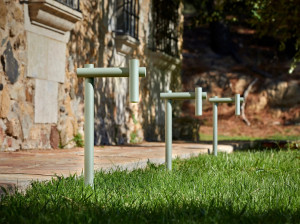 Металлическая напольная лампа