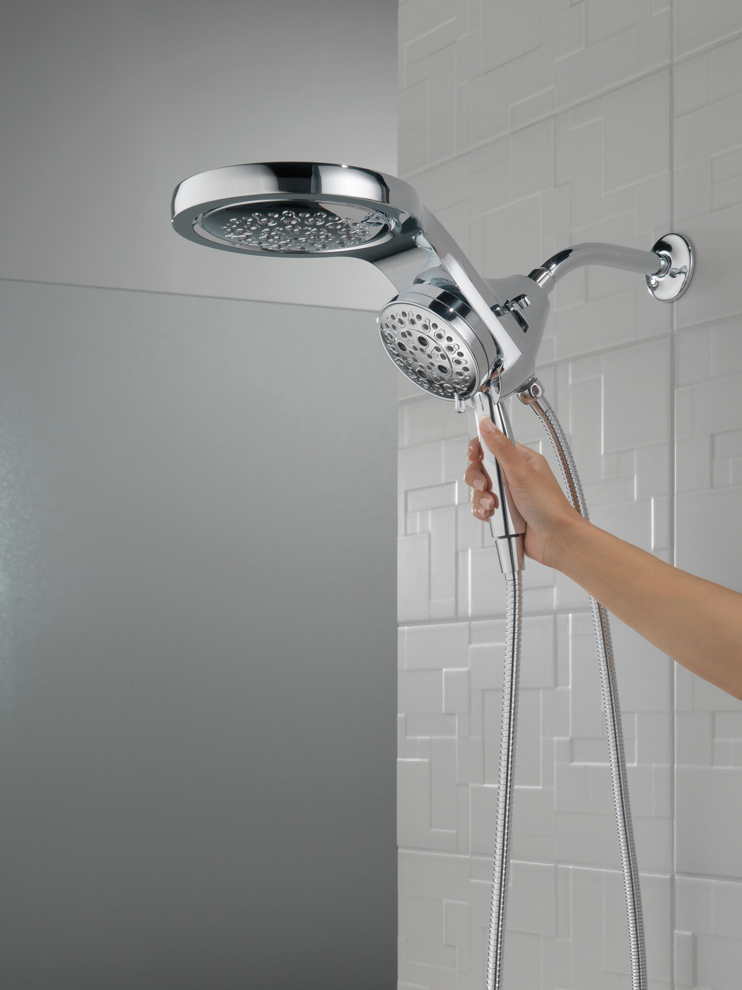 58680 HydroRain® H2Okinetic® 5-регулировочная душевая лейка два в одном Delta Faucet Universal Showering Хром  - Вид №12