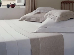 Alexandre Turpault Согласованная однотонная кровать в белье Keops