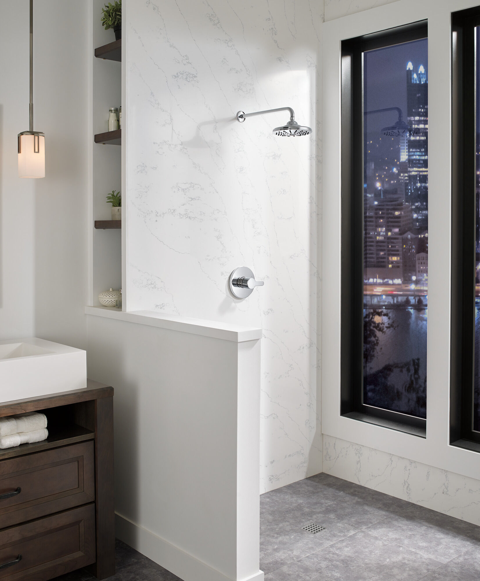 В настенной ванне и отделке для душа Delta Faucet MODERN T140335 - Вид №1