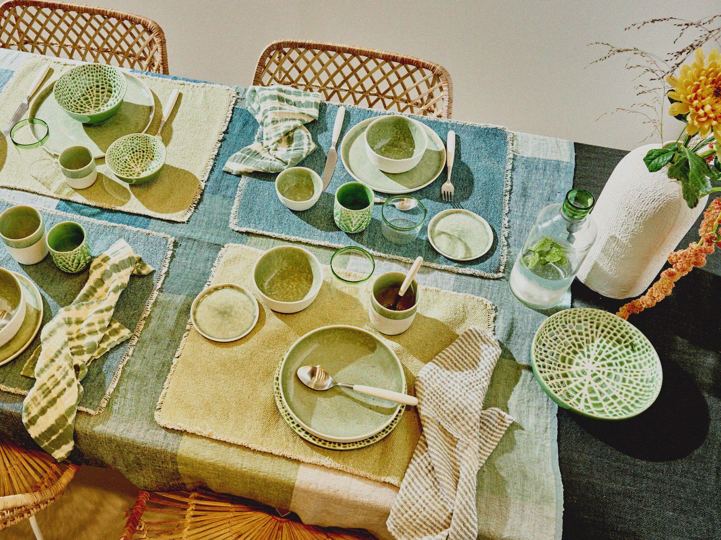 Фарфоровая круглая сервировочная тарелка POMAX Lotus ARCH-00133123 - Вид №10