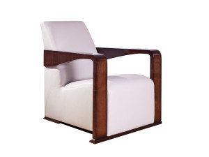 Кожаное кресло с подлокотниками