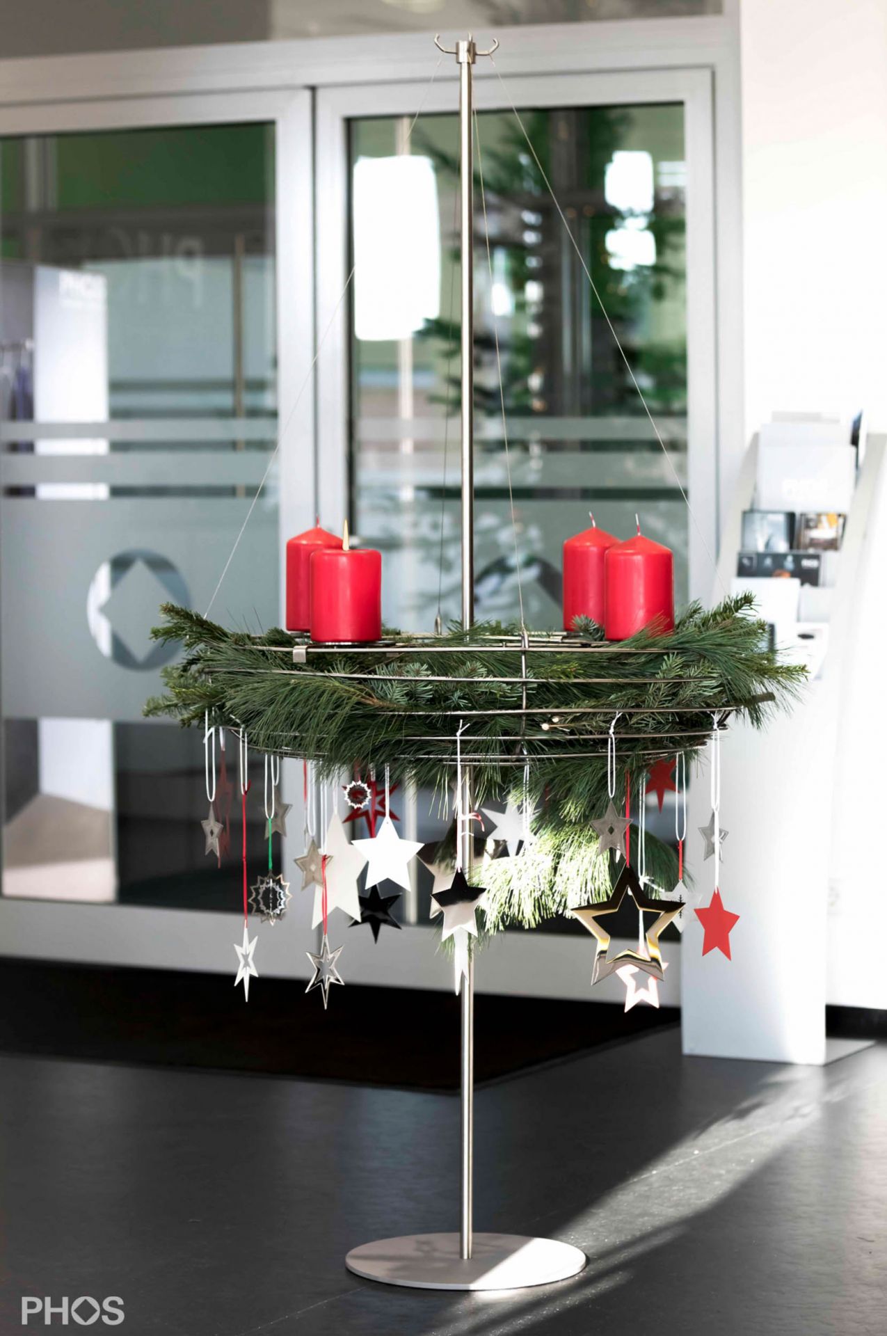 AKS1 Подставка для венка Адвента с корзиной, основание: серое. PHOS  - Вид №2