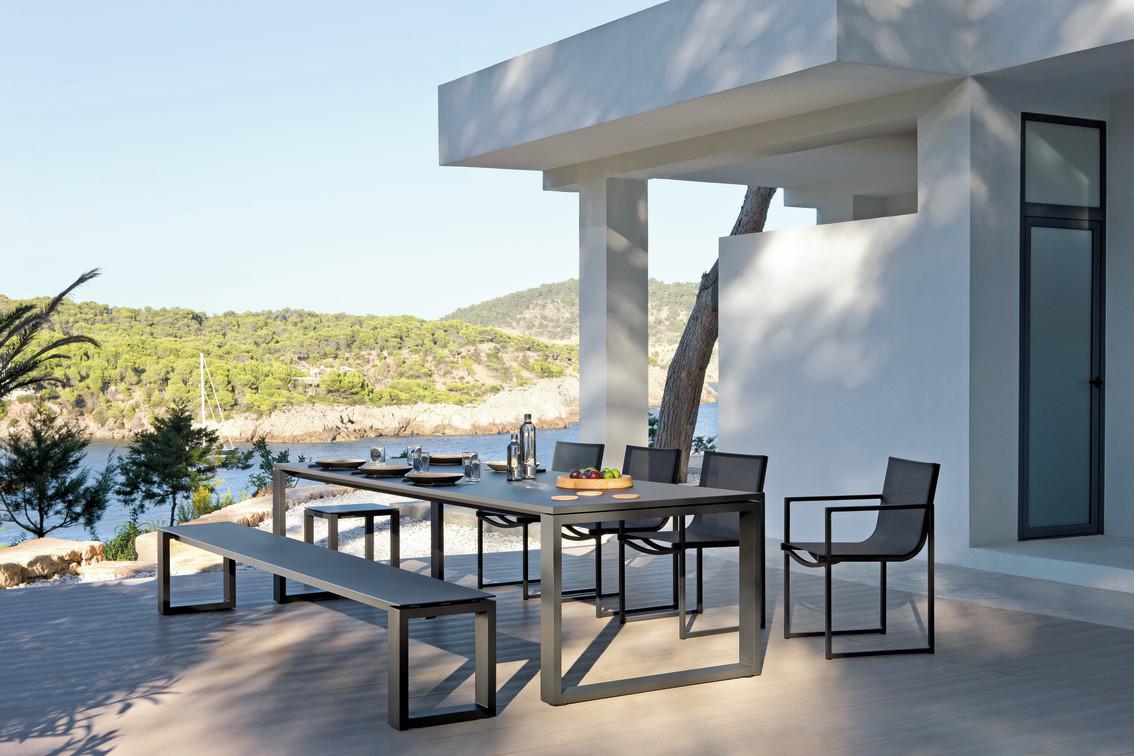 MNST224 Обеденный стол pa lava ⌀155см Manutti Fuse - Вид №1