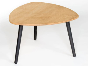 Треугольный журнальный столик