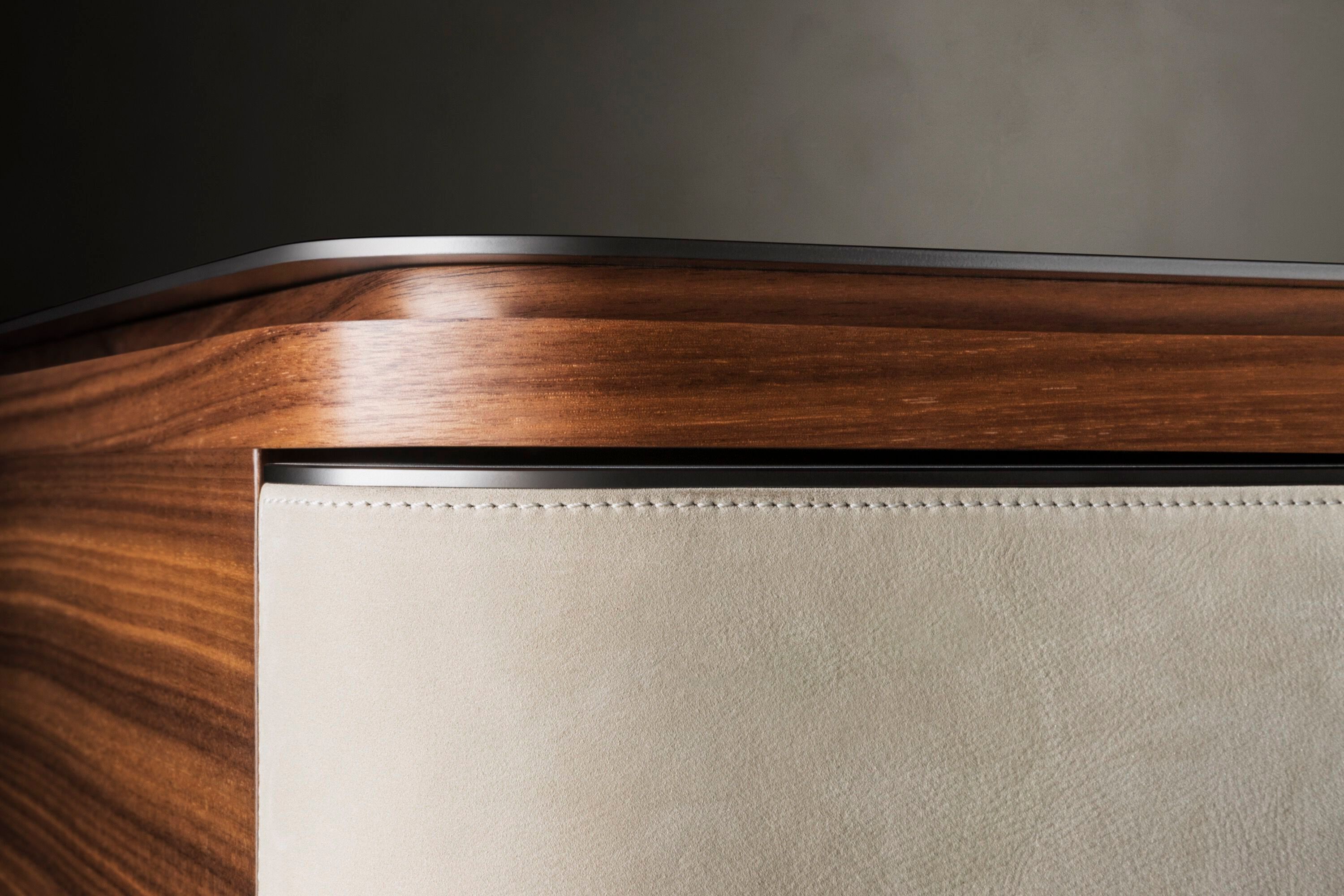 Комод из орехового дерева с кожаной обивкой OAK New York Suite ARCH-00036179 - Вид №8