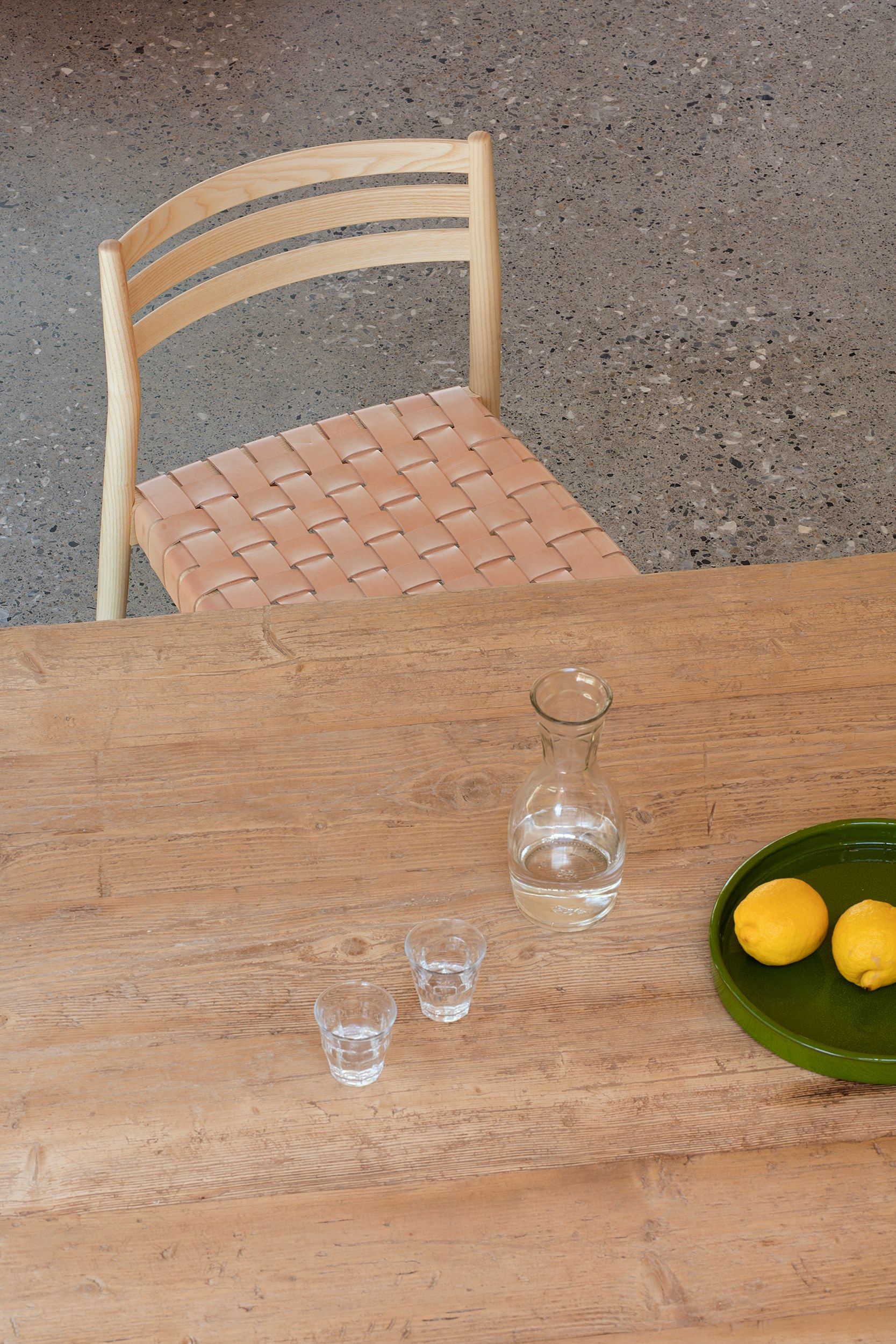 Штабелируемый деревянный стул и сиденье из переработанной кожи Vergés Bogart ARCH-00113304 - Вид №8