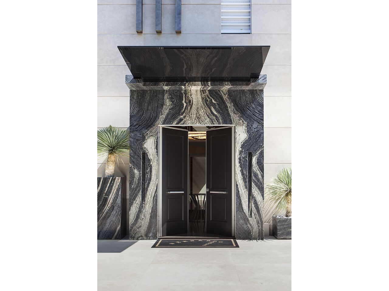 Входная дверь из массива дерева Oikos Tekno ARCH-00150282 - Вид №3