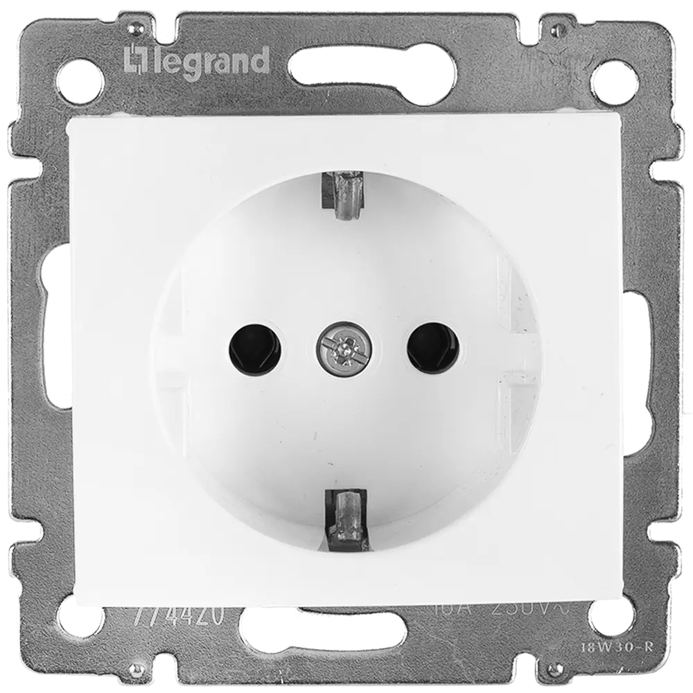 Legrand Valena Classic: розетка с защитными шторками и заземлением, белая 82127084