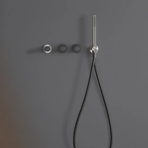 Настенный 2 прогрессивные смесители, установленные для ванной / душем с носиком L. 225 мм и цилиндрический ручной душ диаметр 23 мм </span>. Цветные TechnoGel® ручка и шланг  UDT22 CEADESIGN