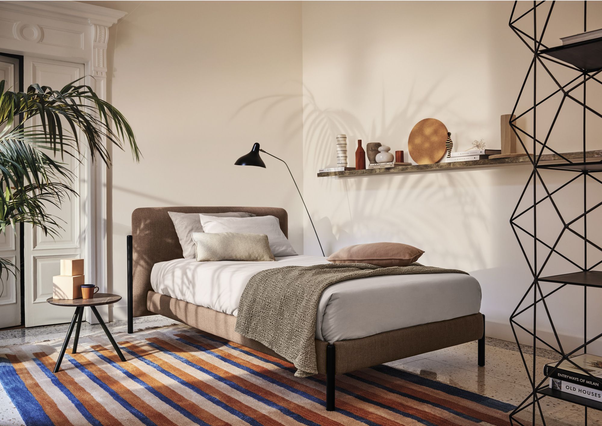 Односпальная кровать с мягким изголовьем Bolzan флаг ARCH-00116912 - Вид №2