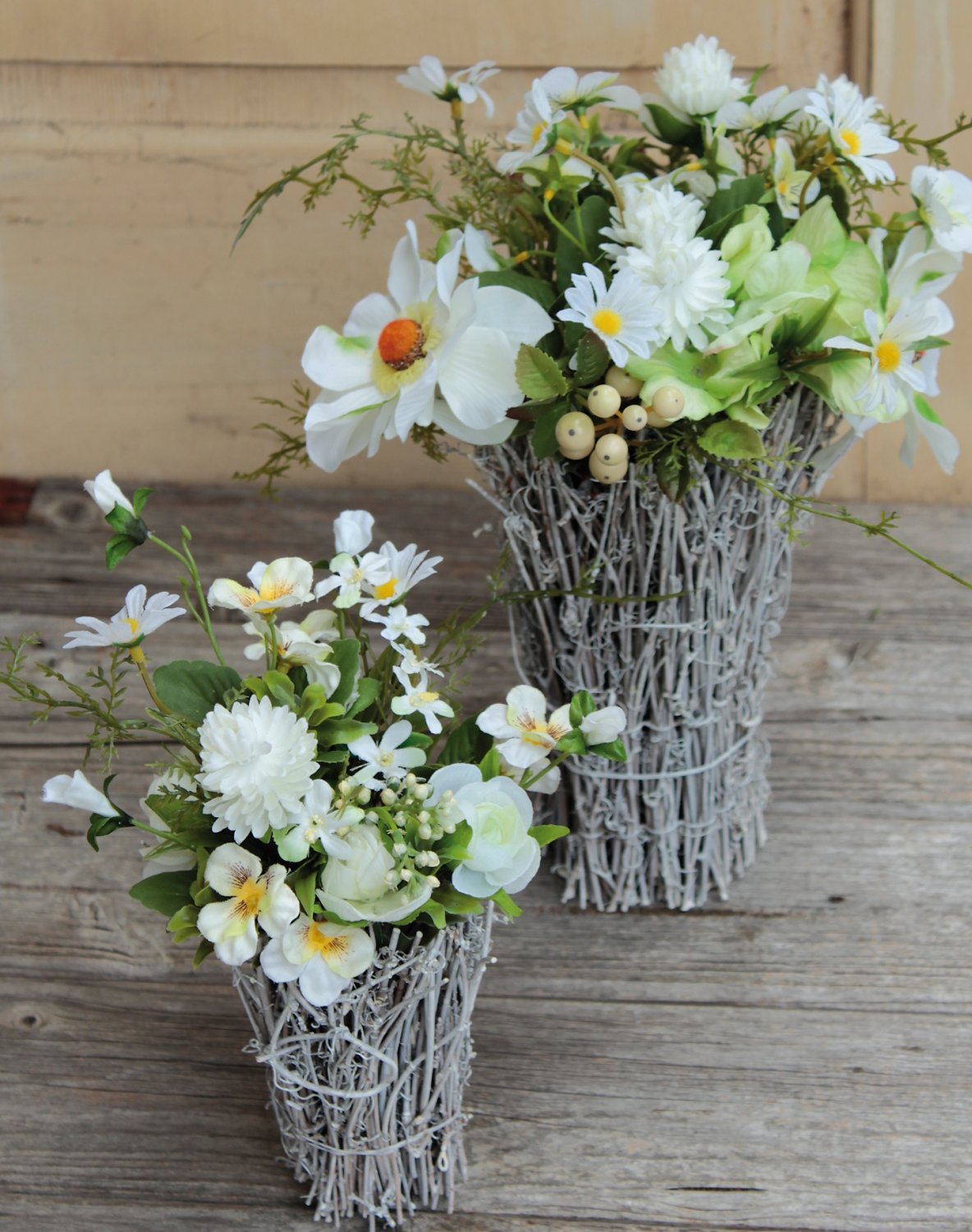 5700 708 a3 Композиция из искусственных цветов с ротангом, 30 см, бело-зеленая H-andreas 