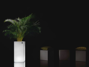 Высокий светящийся садовый горшок из полиэтилена