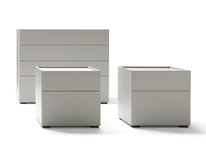 Деревянная прямоугольная тумбочка