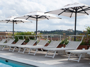 Зонт с телескопическим центральным полюсом