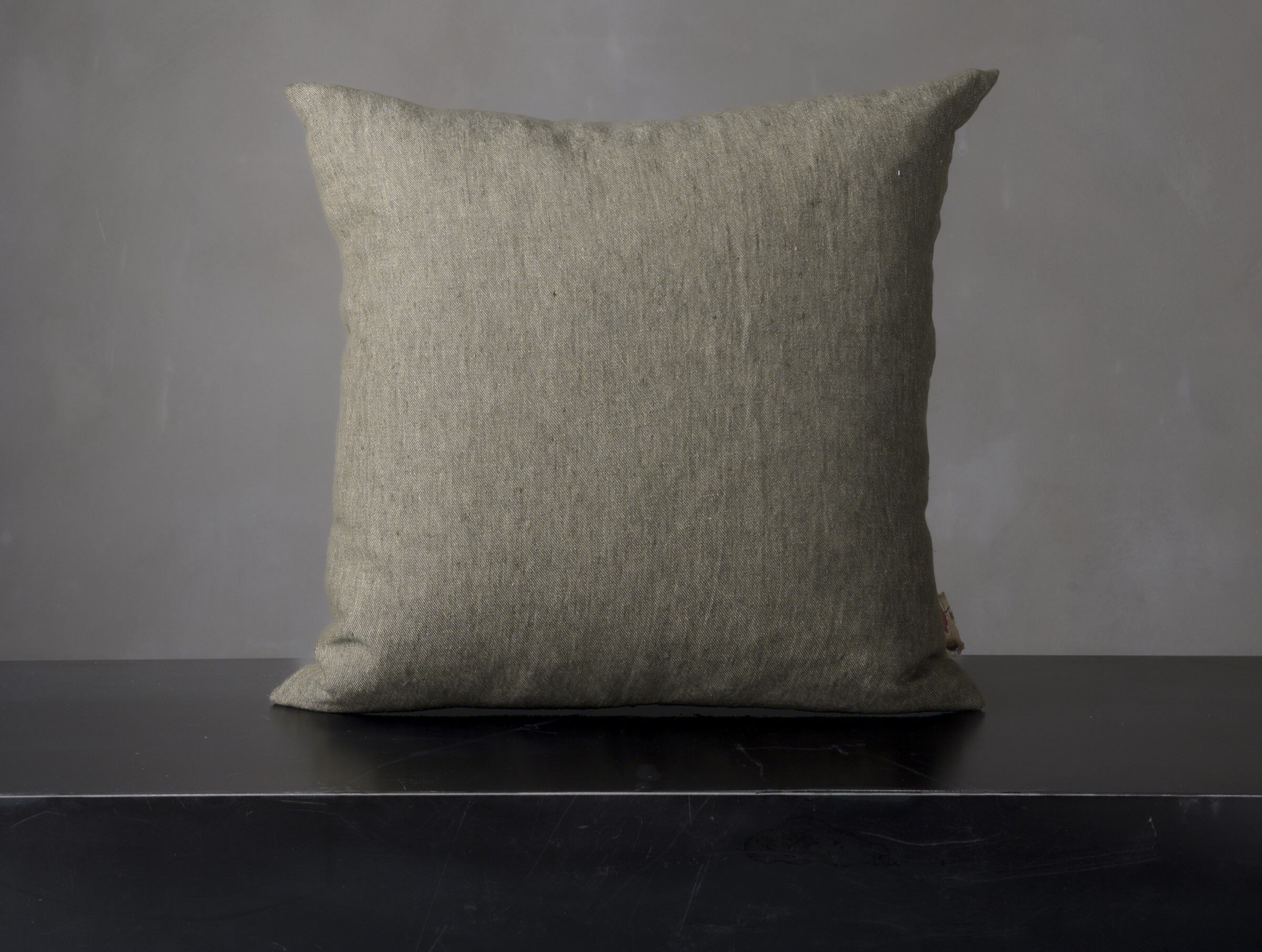 Квадратная льняная подушка The House of Lyria SALEBROSO ARCH-00098604