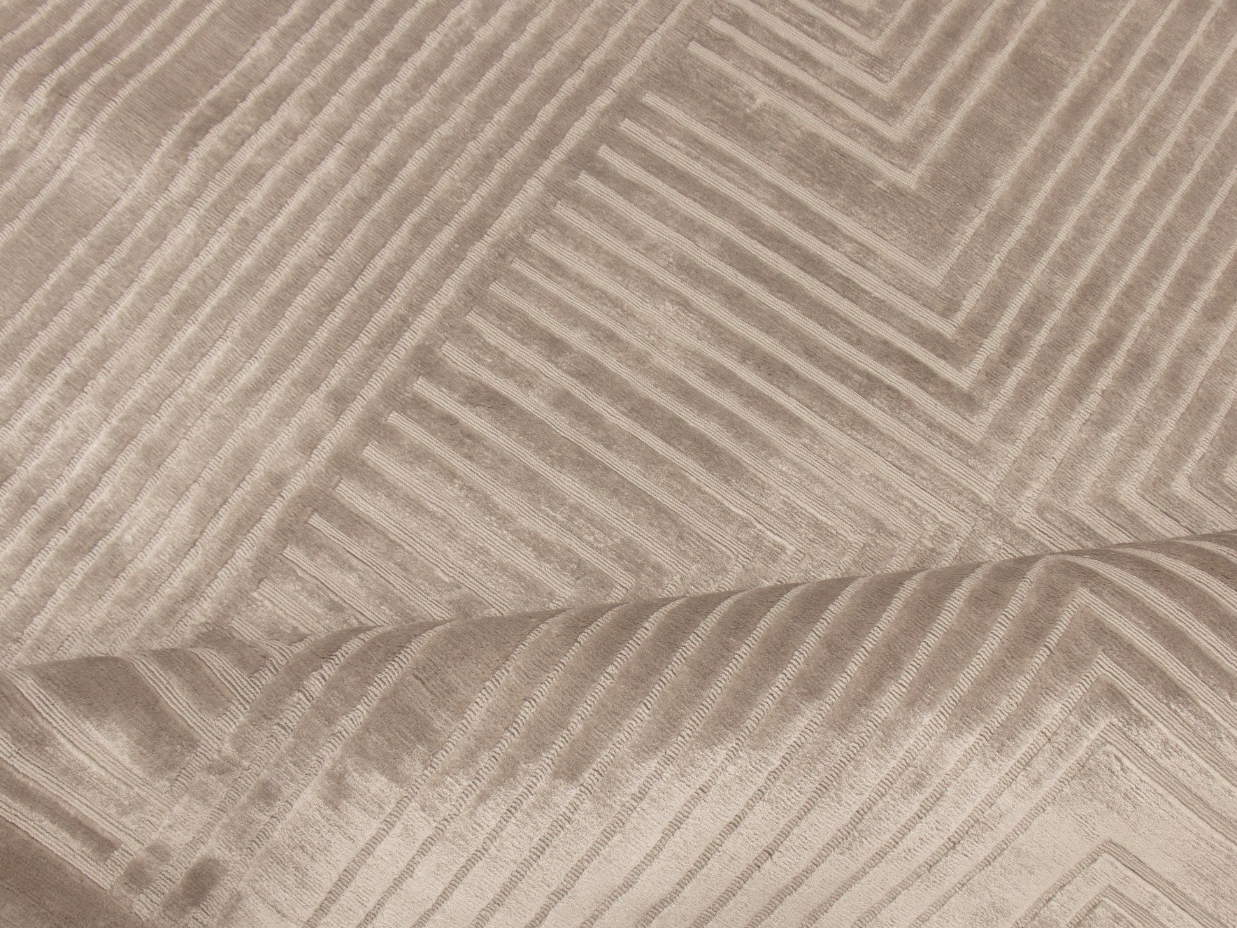 Прямоугольный ковер ручной работы из шелка с геометрическим рисунком Edition Bougainville Чарльстон ARCH-00036102 - Вид №1