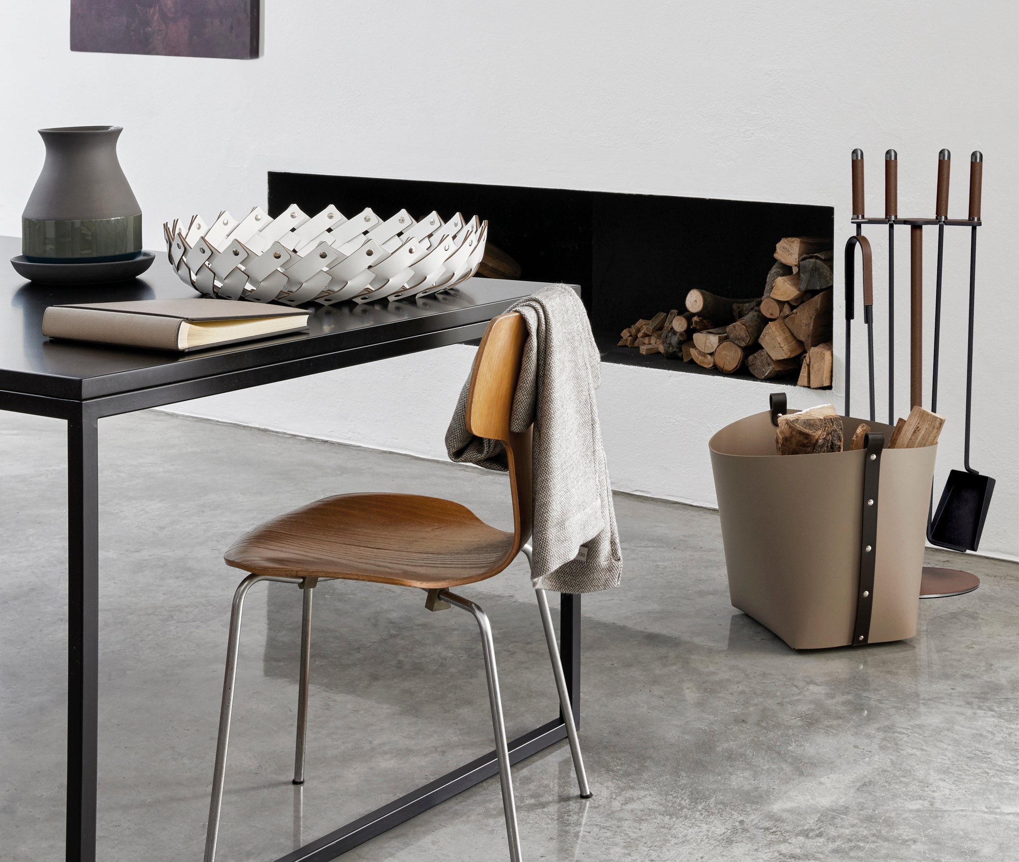 Овальная корзина Almeria - 51X45XH13 см / регенерированная кожа_белый Pinetti 00.1232.082.000 - Вид №1