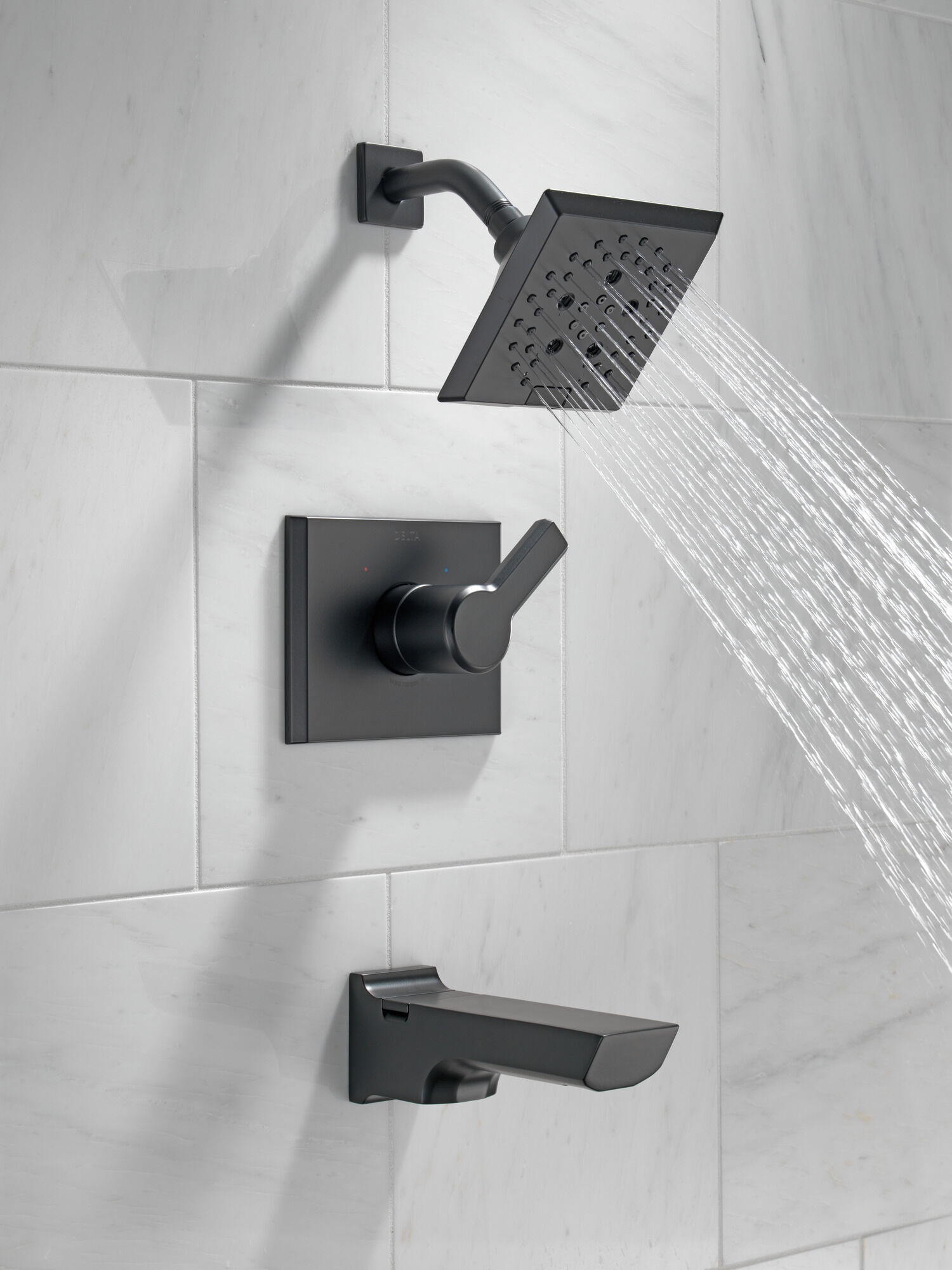 T14499-BL Monitor® 14 Series H2Okinetic® Ванна и душевая панель Delta Faucet Pivotal Матовый черный  - Вид №3