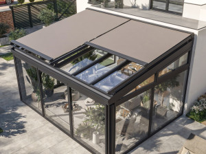 Тент для веранды с раздвижной моторизацией и боковыми направляющими