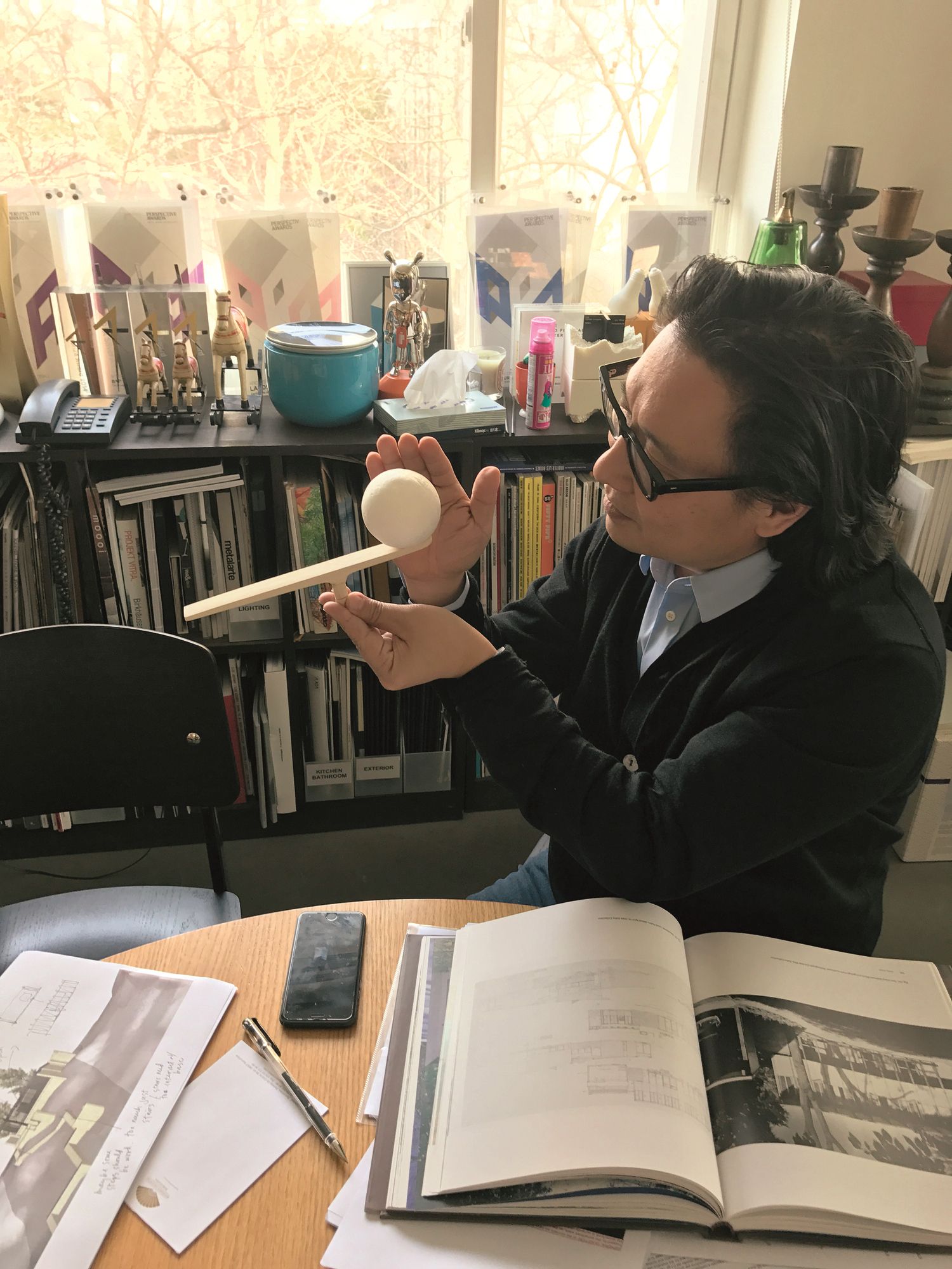 Латунь и выдувное стекло настольная лампа Artemide Yanzi ARCH-00117184 - Вид №3