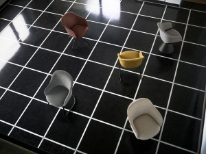 Кожаный поворотный стул с подлокотниками