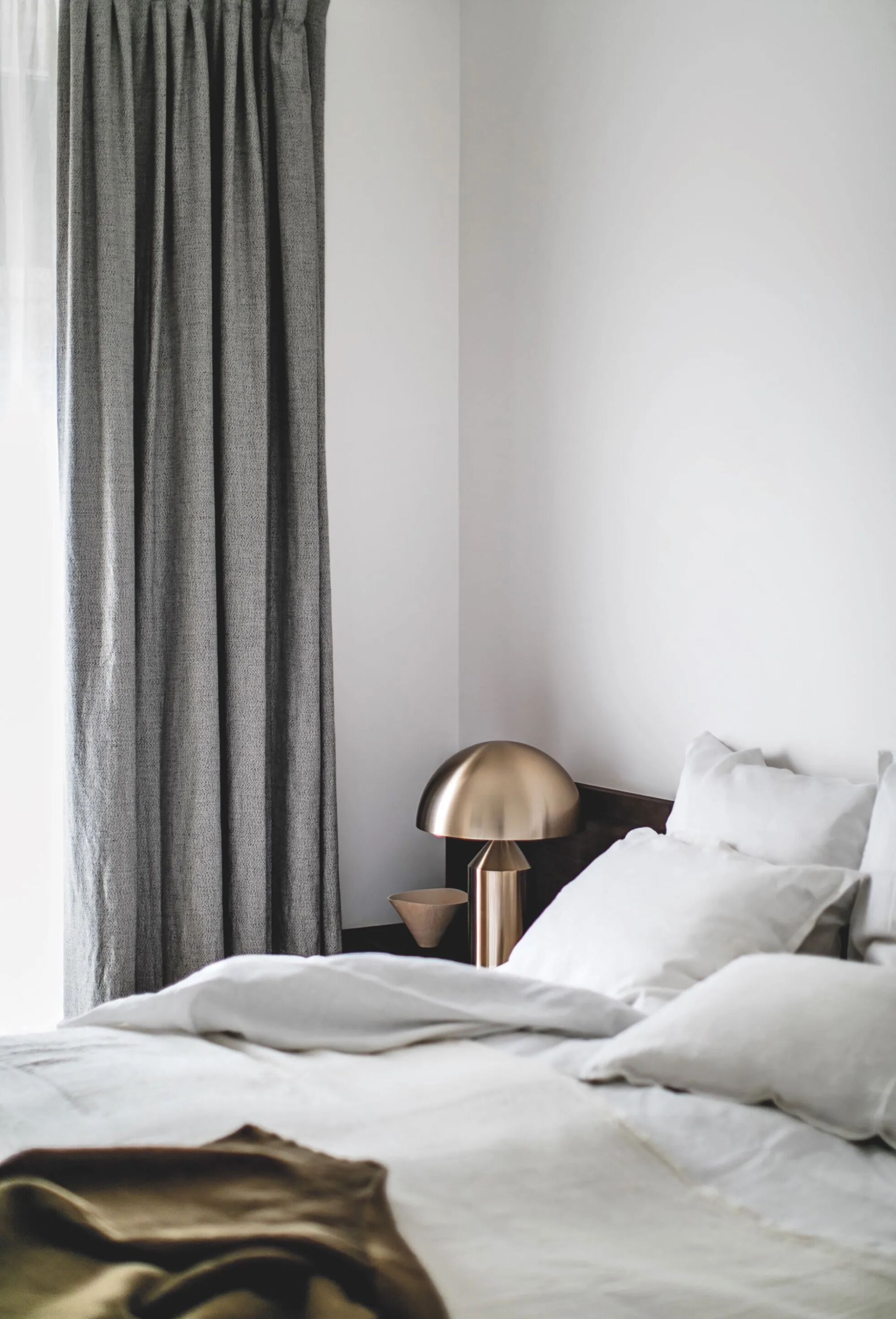 Металлическая настольная лампа In Stock Oluce ARCH-00009656