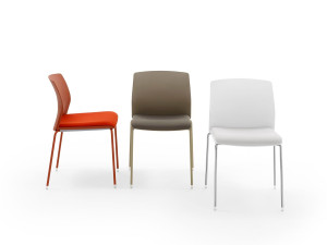 Пластиковый штабелируемый стул с мягким сиденьем