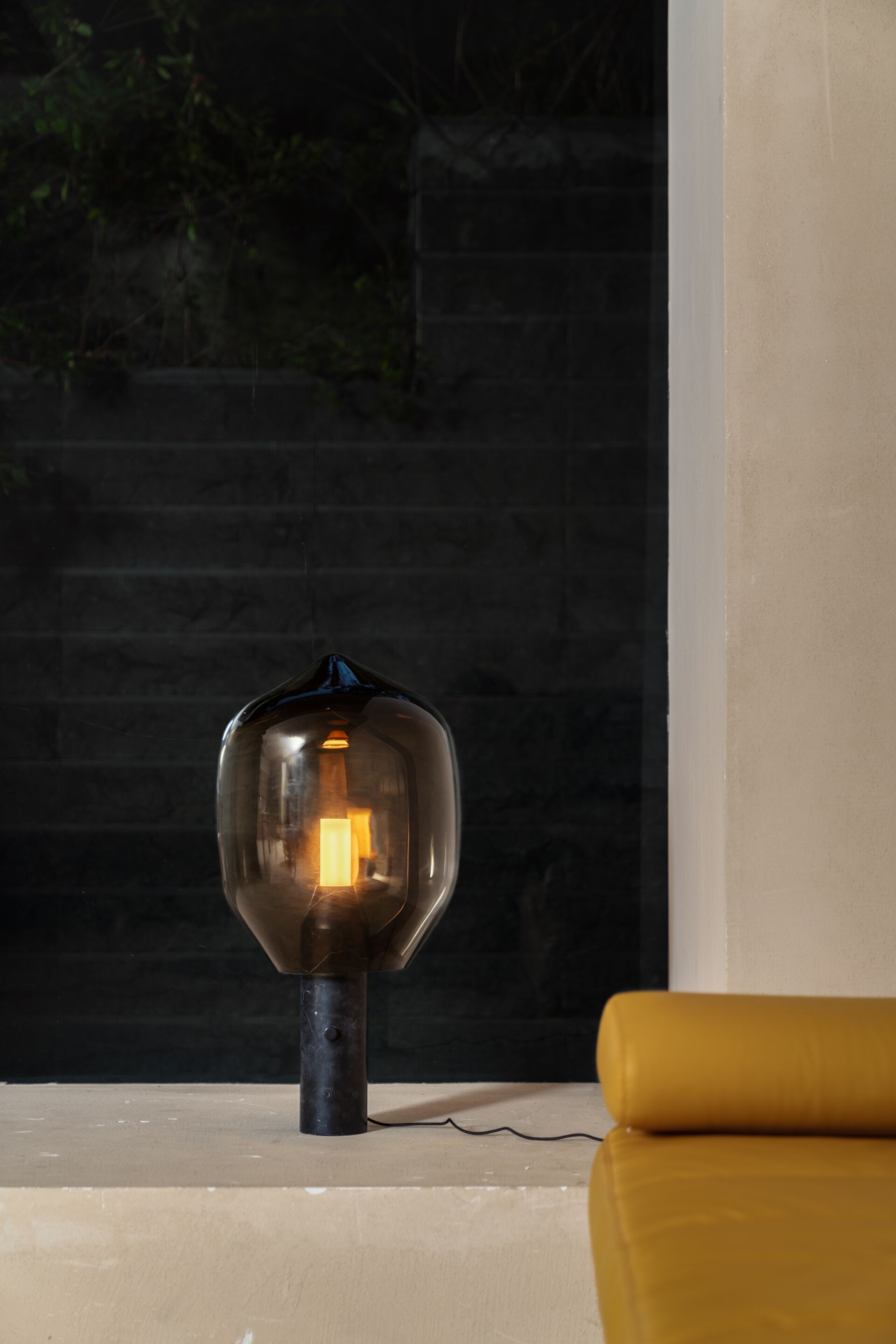 Светодиодная настольная лампа из дутого стекла Established&Sons LIGHTHOUSE ARCH-00097366 - Вид №4