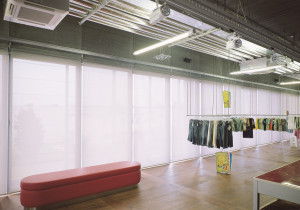 Солнцезащитный крем электрический рулонный занавес