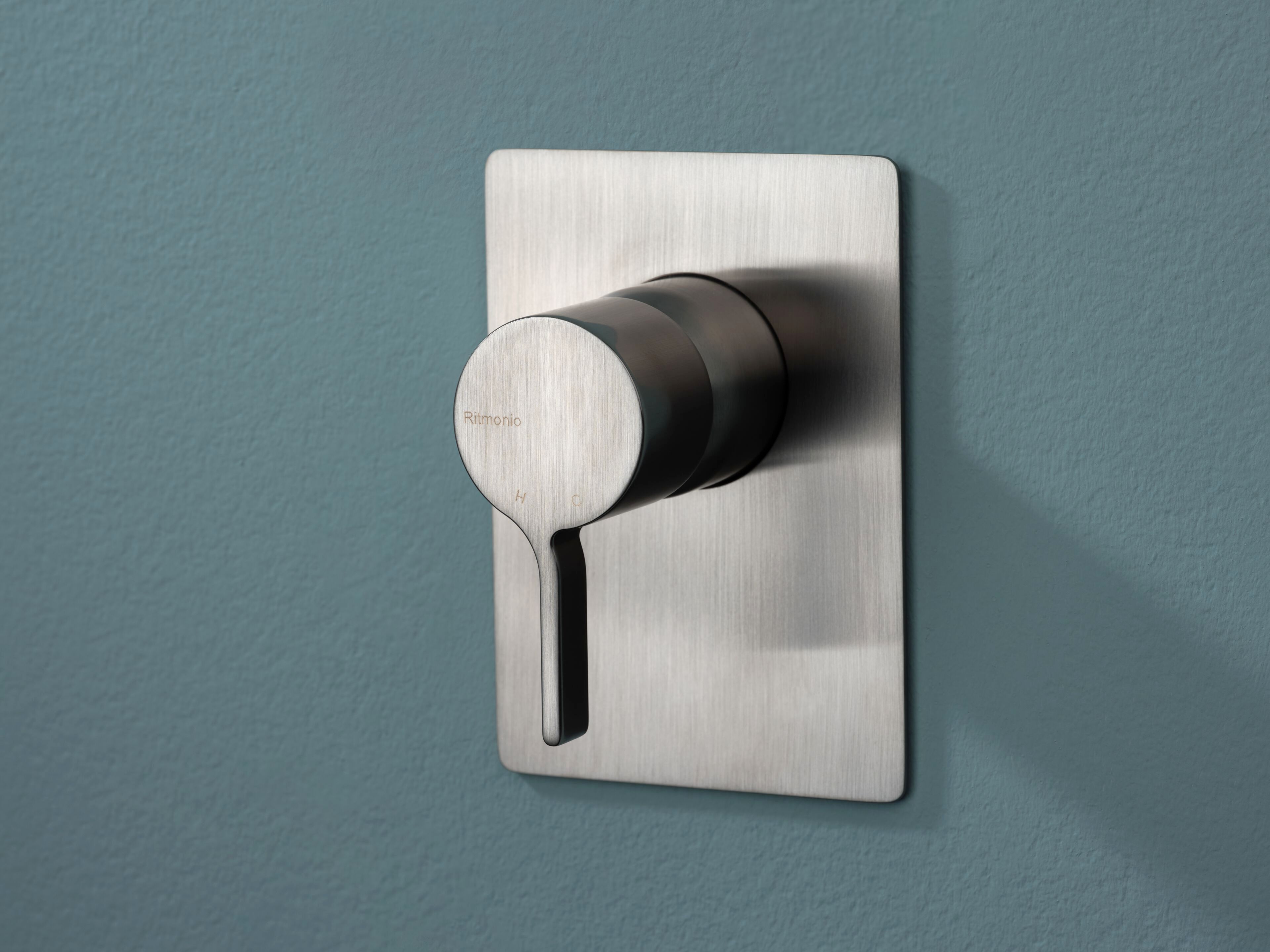 Хромированный латунный однорычажный смеситель для душа с пластиной Ritmonio Tie ARCH-00108634 - Вид №1