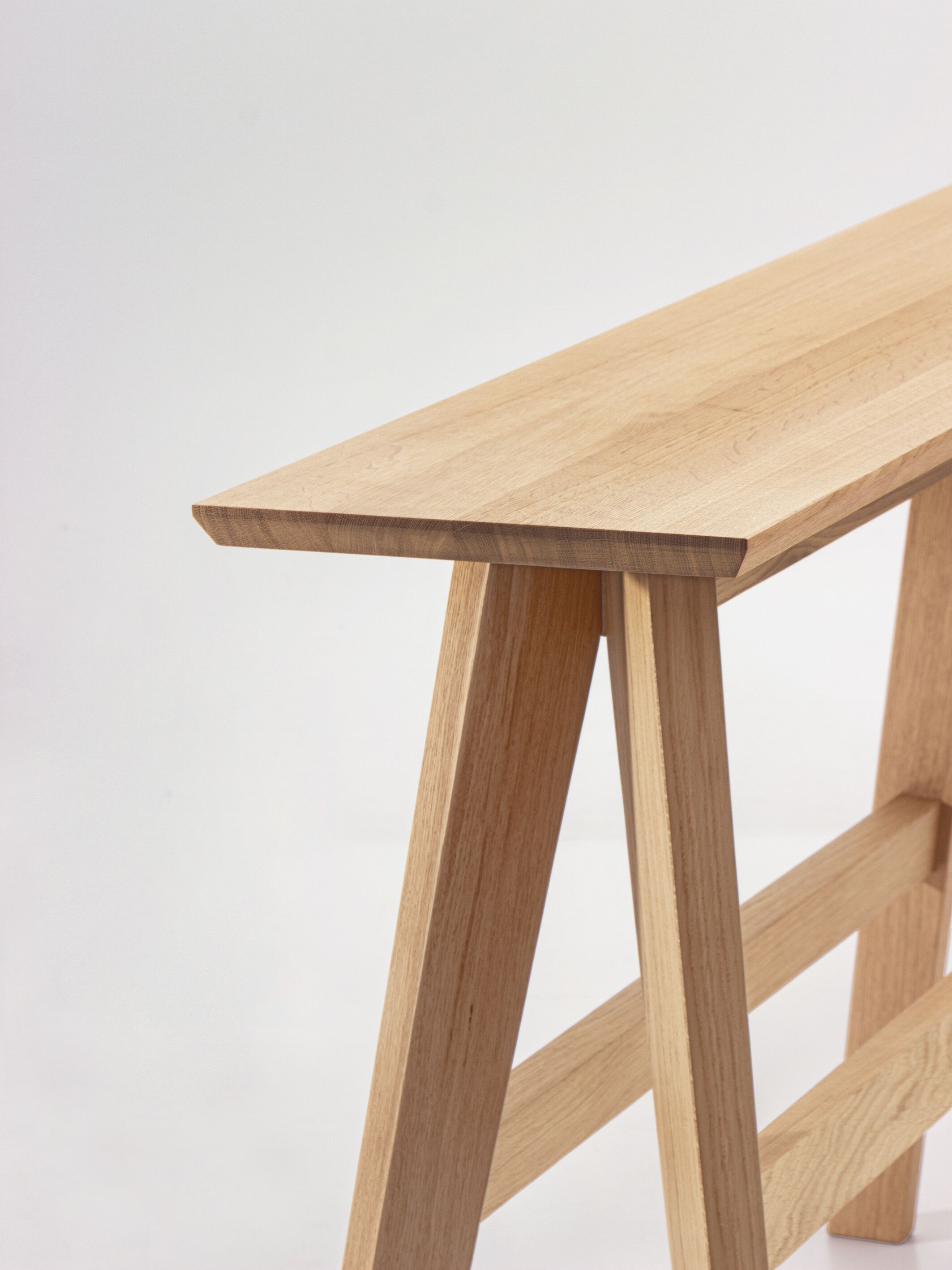 Высокая скамейка из массива дерева ZEITRAUM ужин ARCH-00043331 - Вид №1