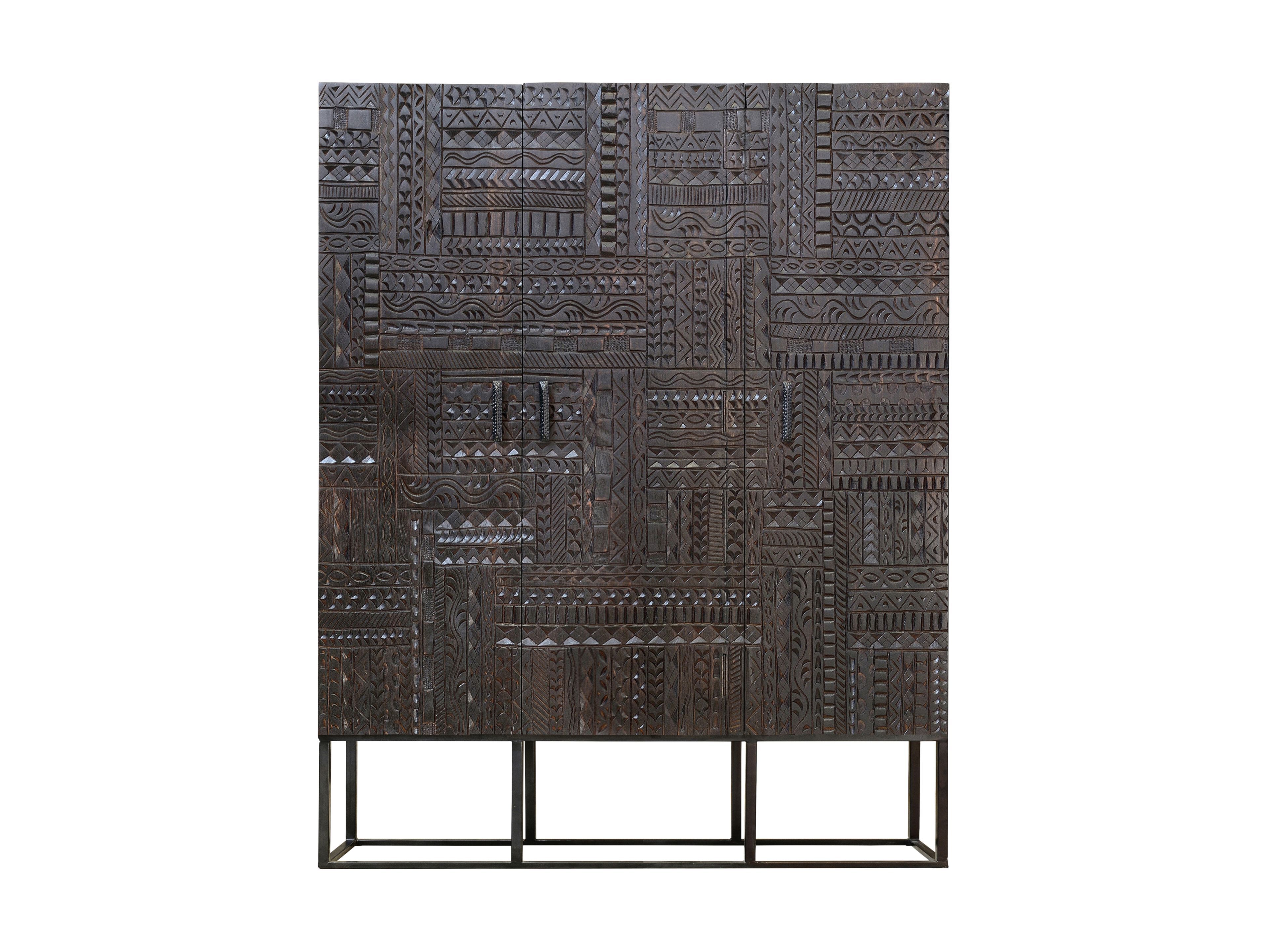 Сервант из манго с распашными дверцами Giner y Colomer Jeroglifico ARCH-00086276