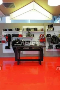 NAICI ITALIA Пол из самовыравнивающегося антацидного синтетического материала Nairetan