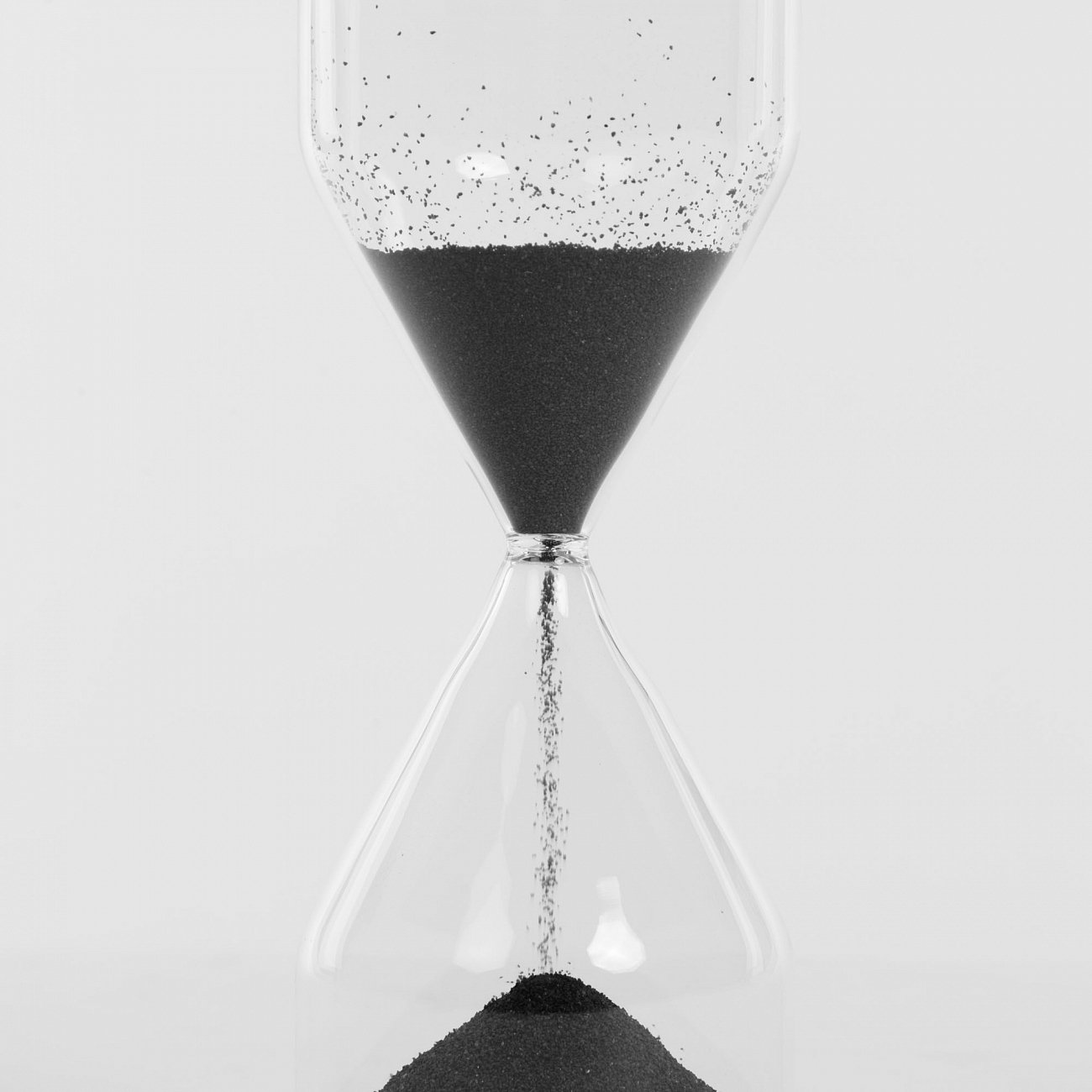 Песочные часы 21,5х7,5 см черные Avril от La Forma LA FORMA AVRIL 00-3865397 Прозрачный;черный  - Вид №1