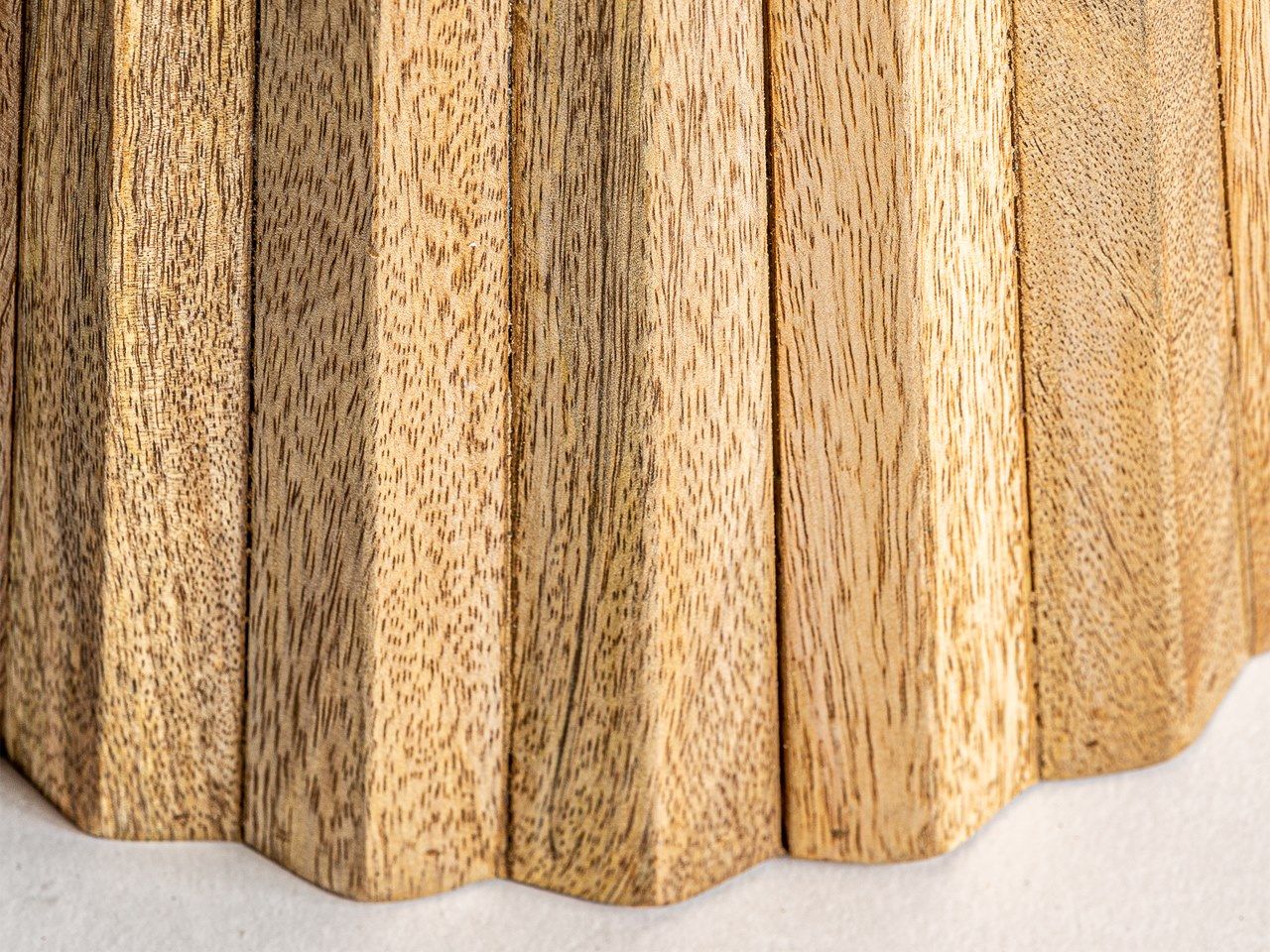 Высокий круглый журнальный столик из дерева манго и мрамора Vical Home Plissé Wood ARCH-00104661 - Вид №2