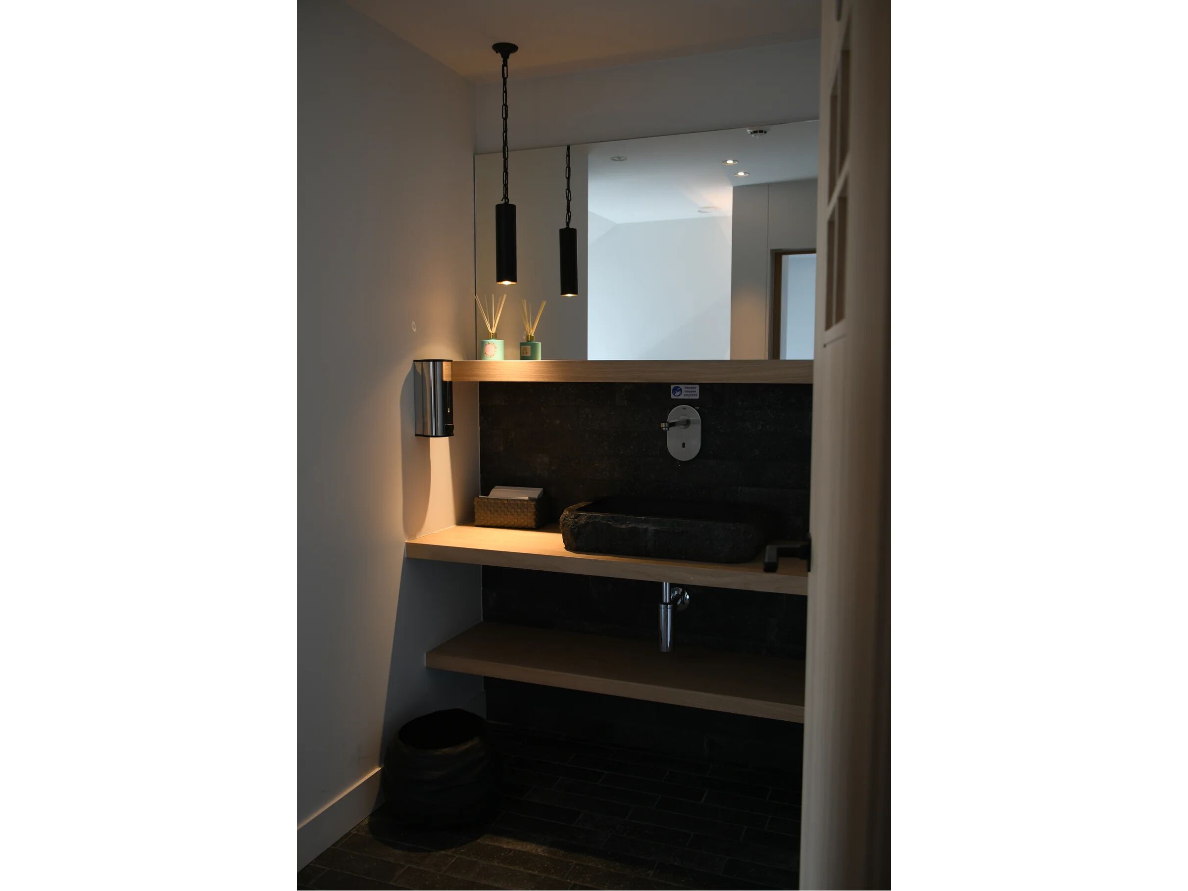 Латунный подвесной светильник Authentage Lighting Tubelum ARCH-00142493 - Вид №2