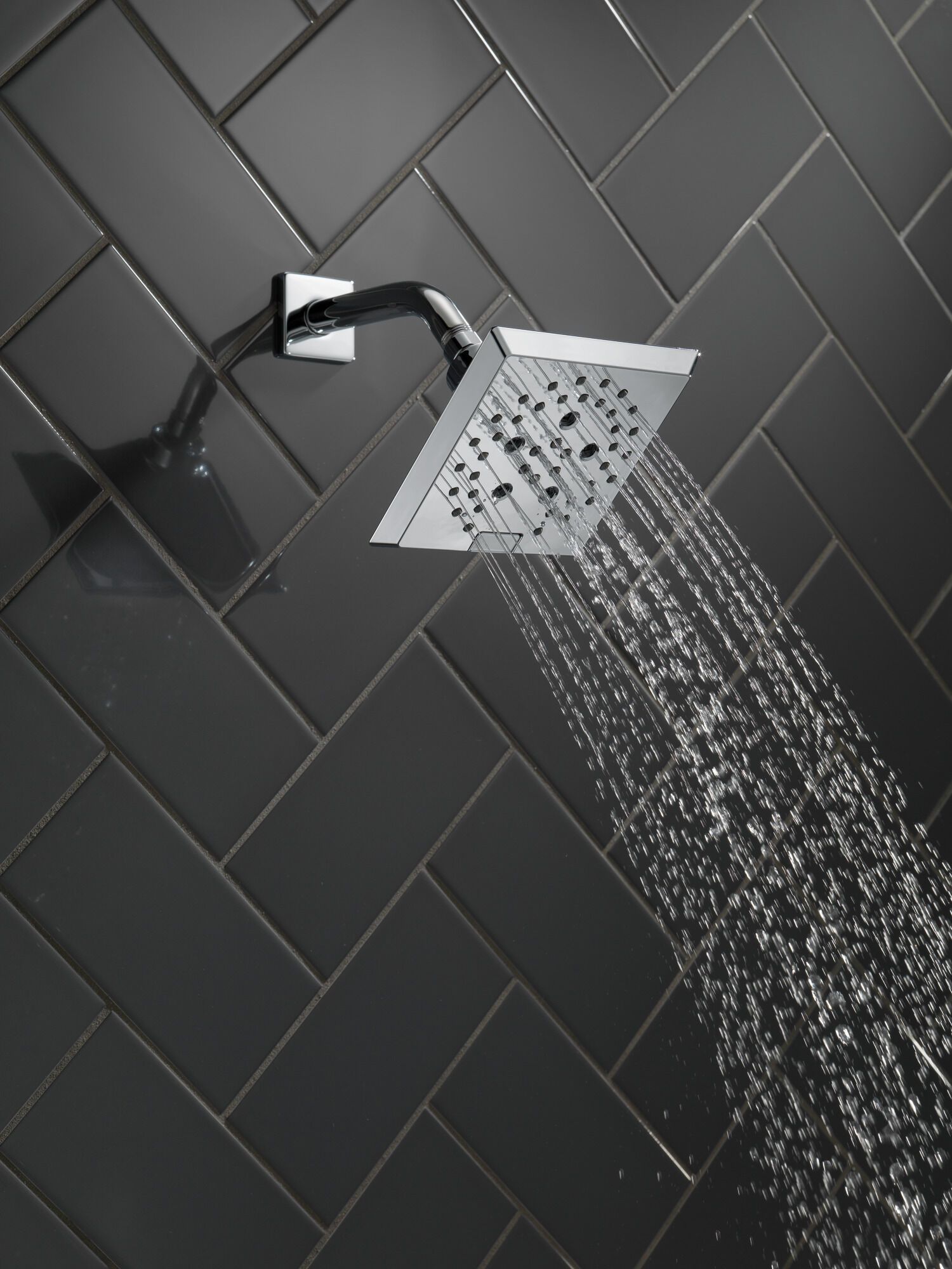52664-KS H2Okinetic® Современная угловая душевая лейка Raincan с 5 настройками Delta Faucet Universal Showering Черный нержавеющий  - Вид №8