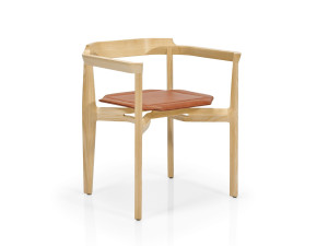 Деревянный стул с подлокотниками