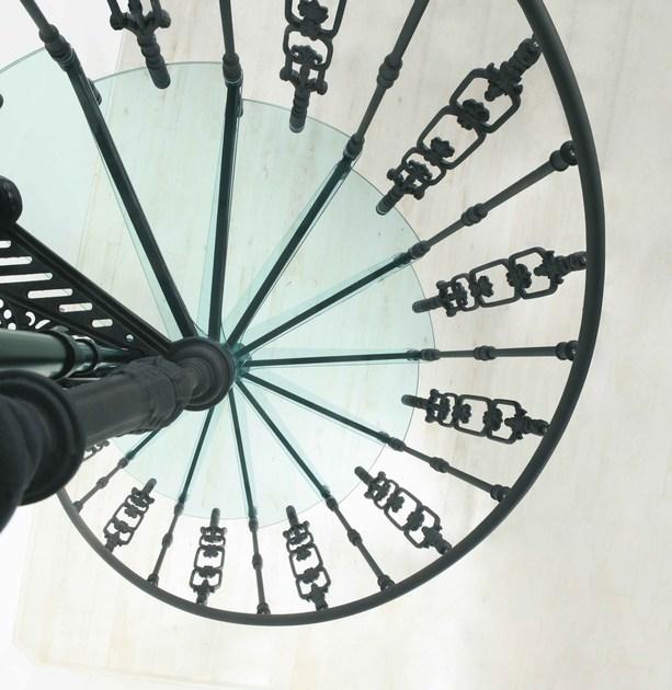 Modus Винтовая лестница из чугуна и стекла  2012  - Вид №2