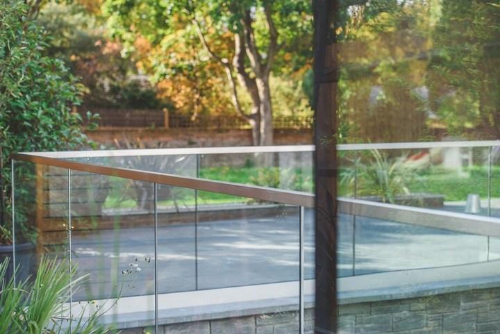 Q-RAILING ITALIA Крепление стальных парапетов Easy glass® sun-id-1353831 - Вид №1