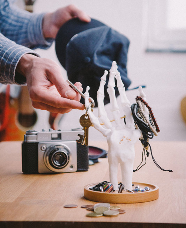 SK TIDYHAND1 Органайзер для украшений skeleton hand Suck UK  - Вид №3