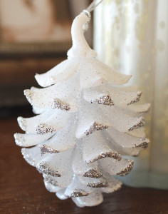 1375 796 a3 Декоративные еловые шишки, акрил, 9 см, бело-серебристый H-andreas