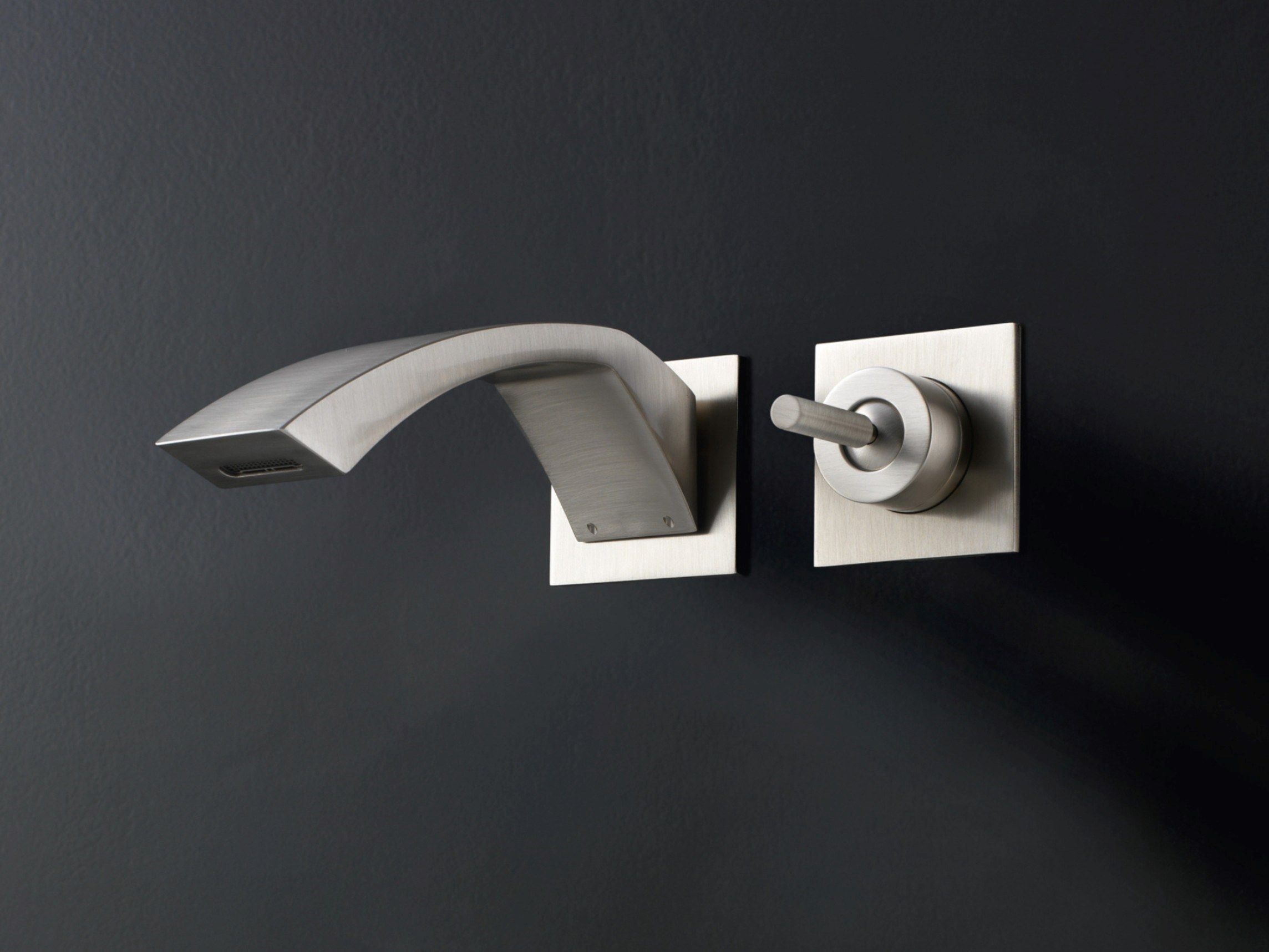 Настенный смеситель для раковины с 2 отверстиями Rubinetterie Treemme Archè ARCH-00035702 - Вид №1