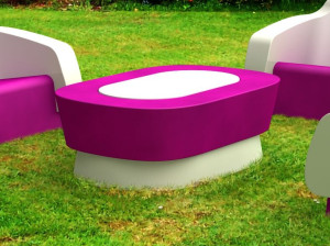 Овальный журнальный столик из полиэтилена